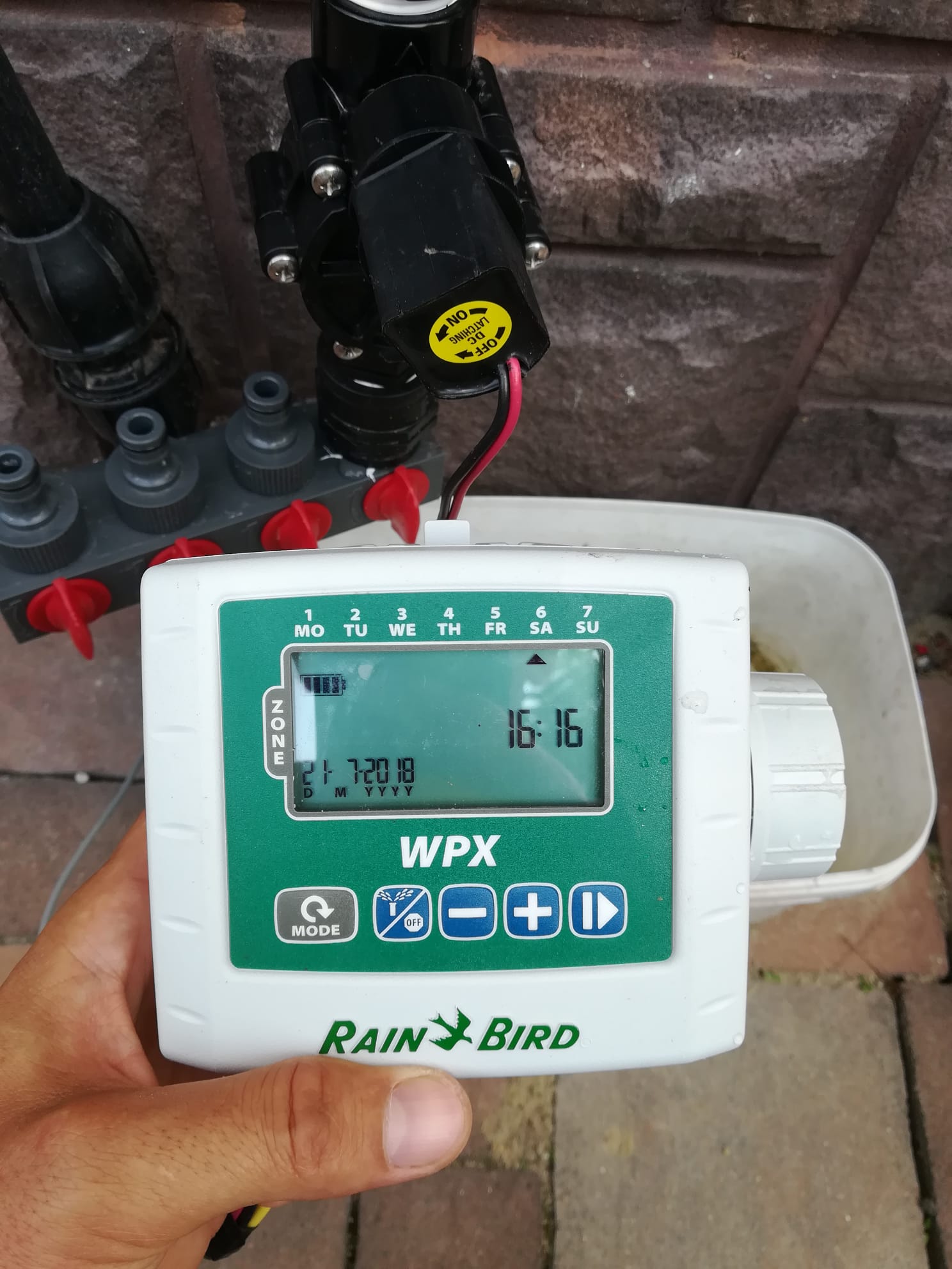 Nawadnianie trawnika – jaką firmę wybrać ?